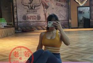 微密圈 – 若若老师与她的套装，让写真不经意中透出几分俏皮