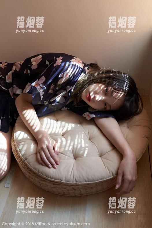 蜜桃社 - 翻阅初月的户外图片，分享从未如此轻松愉快