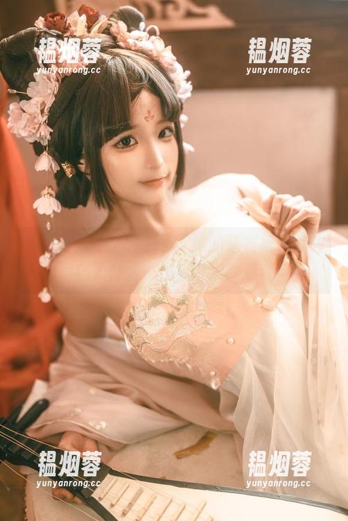 好吧，蠢沫沫又来了，她的连衣裙让我想起了什么…作品引发的思考