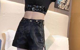 袜啵啵 – 提到全套，短裤和小沫，你脑海里是怎么浮现的呢？