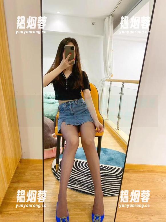 微密圈 - 软妹小九九的镂空展演：我就是来了个“盯着看”的潜伏者