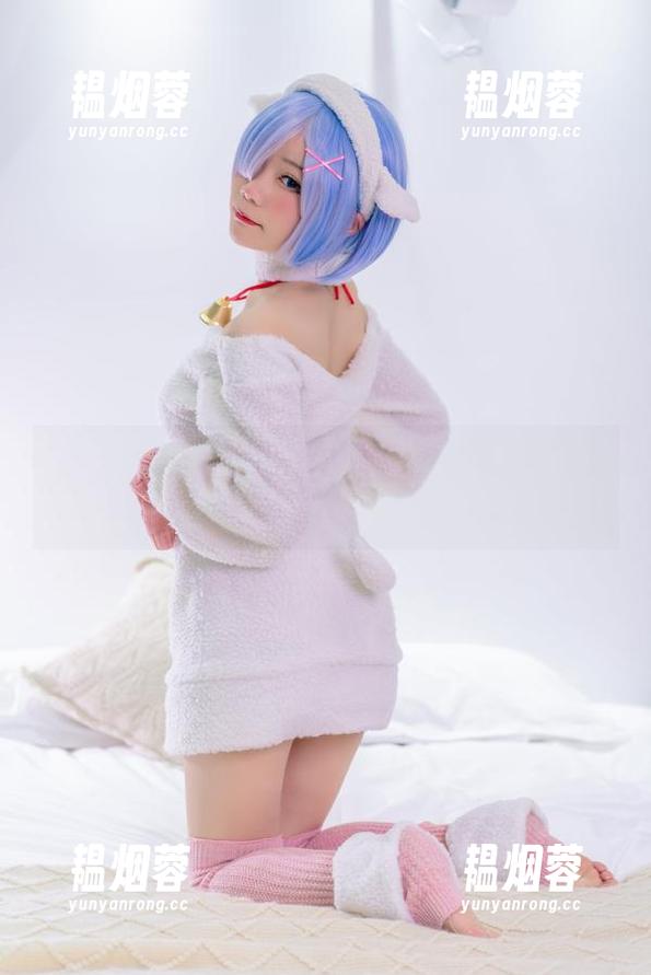玩成全套，铁打萌萌_moi的女仆写真顾不上减肥了