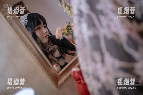 写真之“红裙”：阿半今天很开心的样子仿佛在tellmesomething。
