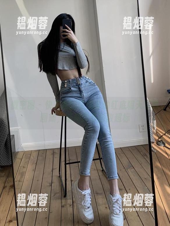 微密圈 - 快来翻翻陈佩奇的红底朝天写真图册，脑洞打开指数超标