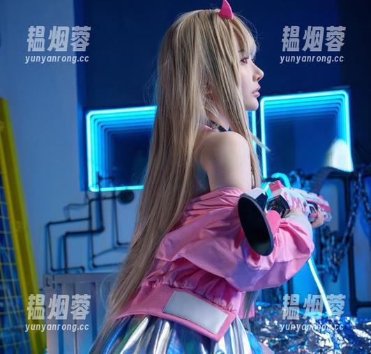 畅游碧蓝航线，雯妹不讲道理大凤礼服院子里的八卦，原图都未必相信