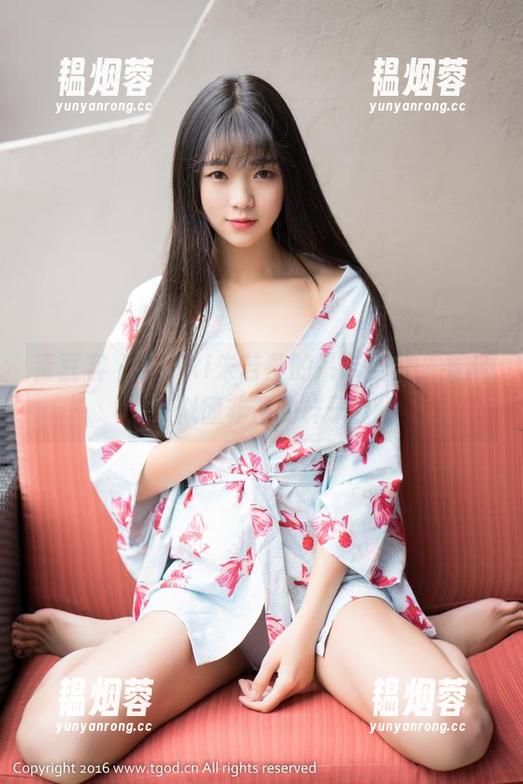 青豆客 - Akiki朱若慕的吊带全套，看起来似懂非懂的样子？