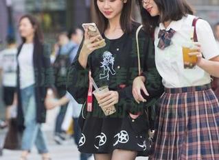 魔镜街拍 – 包臀灰裙，夏日的风，婷婷把下午的闲适演绎成绝美写真，原图让我成为了可劲瞅的那个人。